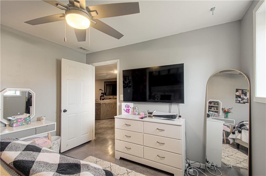 1004 NW Springdale Street — photo 31