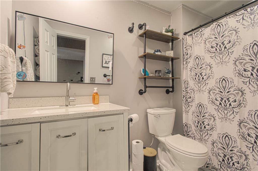 1004 NW Springdale Street — photo 32