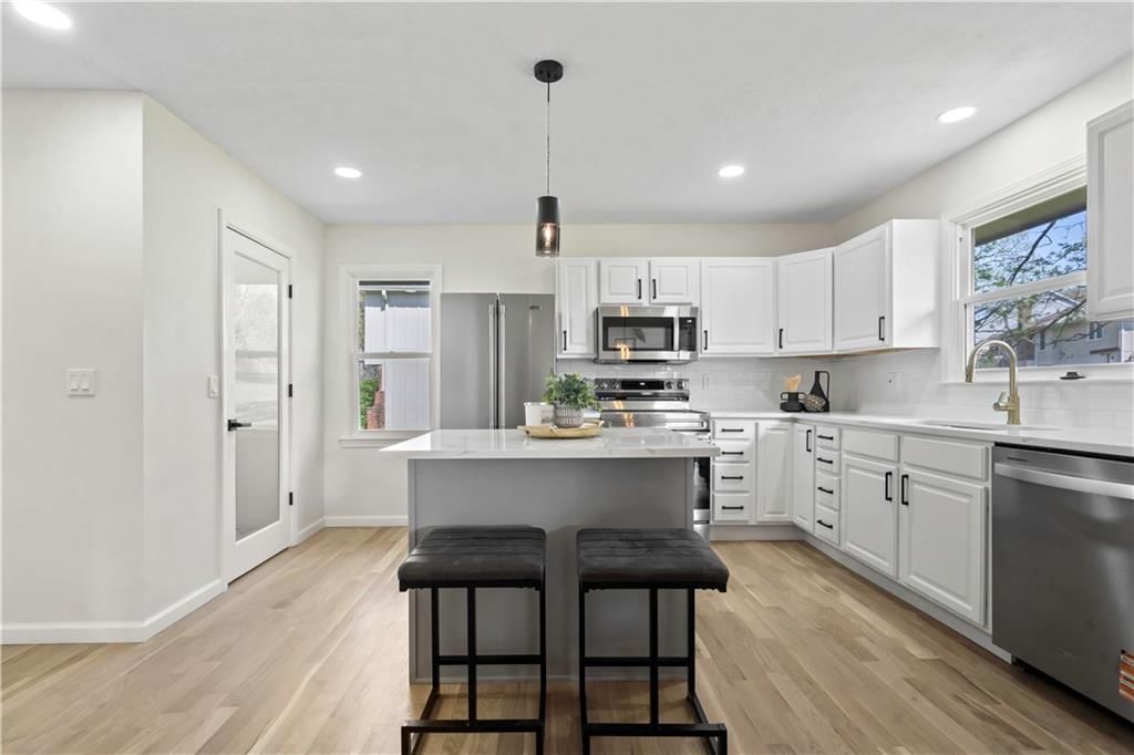 510 E 129th Terrace — photo 11