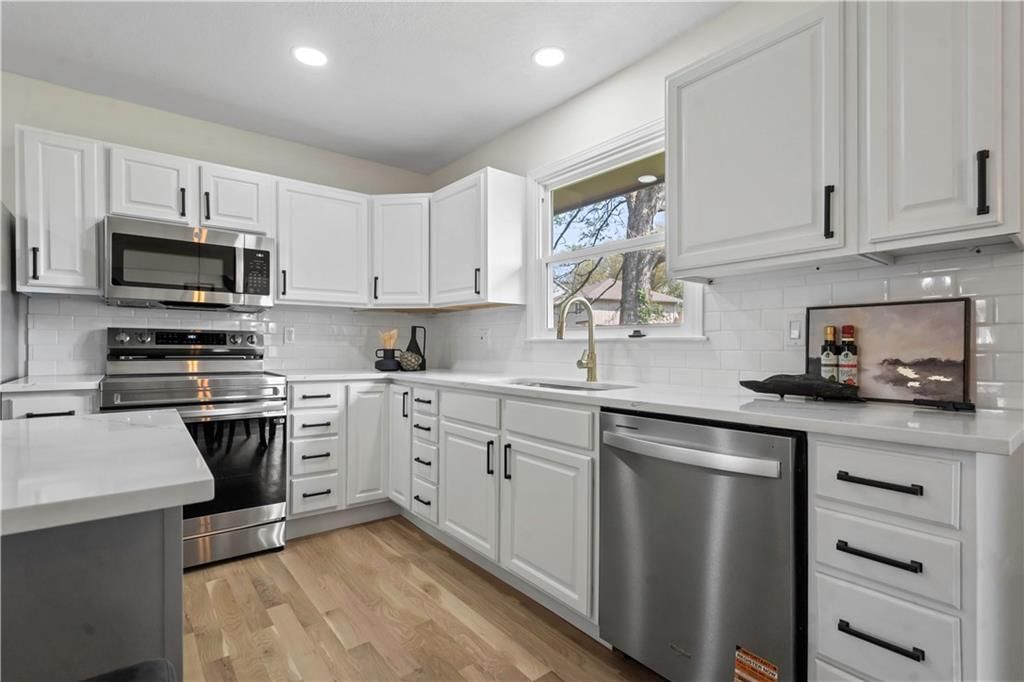 510 E 129th Terrace — photo 12
