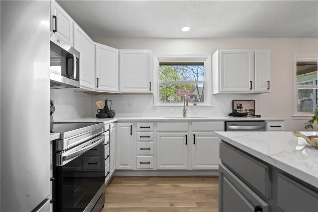 510 E 129th Terrace — photo 14