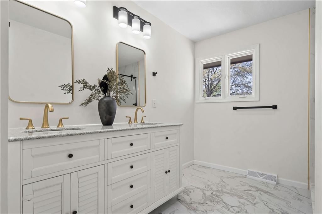 510 E 129th Terrace — photo 32