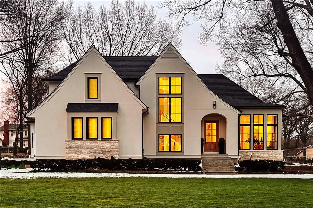 2815 W 82nd Street, Leawood, KS