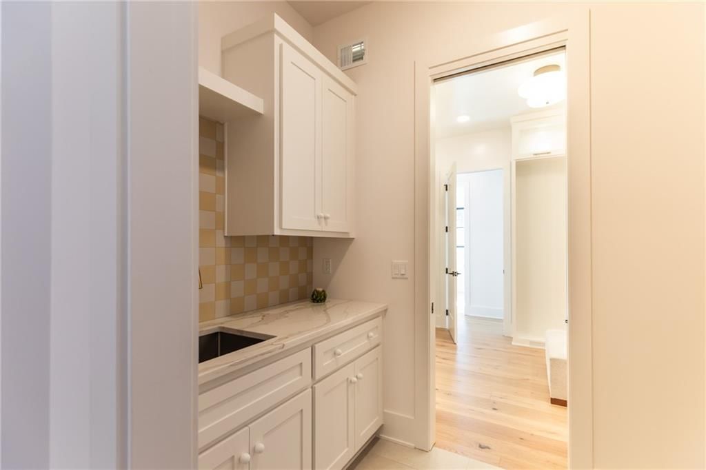 2815 W 82nd Street — photo 27