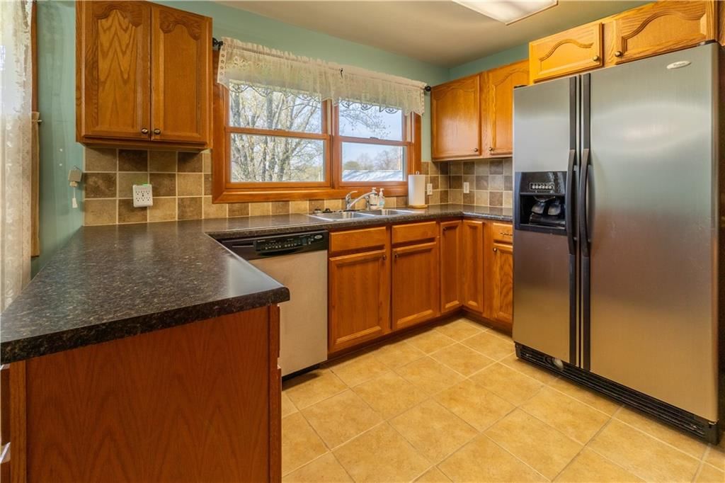 400 W Charles Street — photo 11
