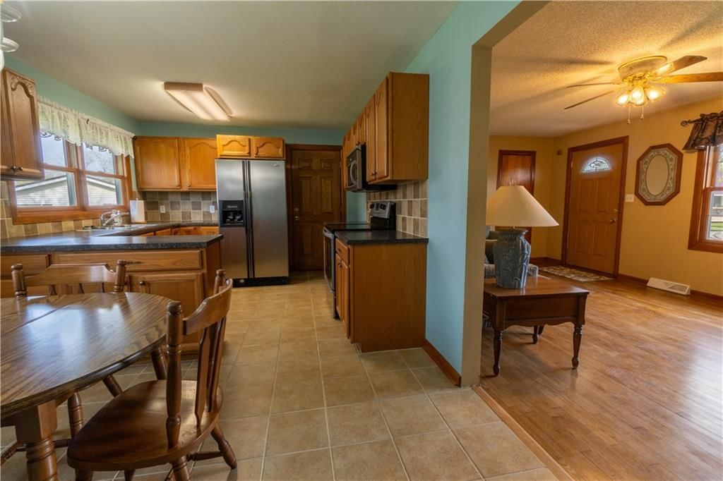 400 W Charles Street — photo 15