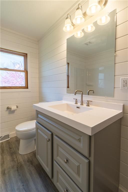 400 W Charles Street — photo 19
