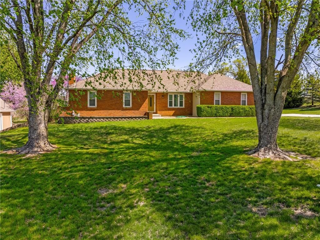 9015 Craig Drive, De Soto, KS