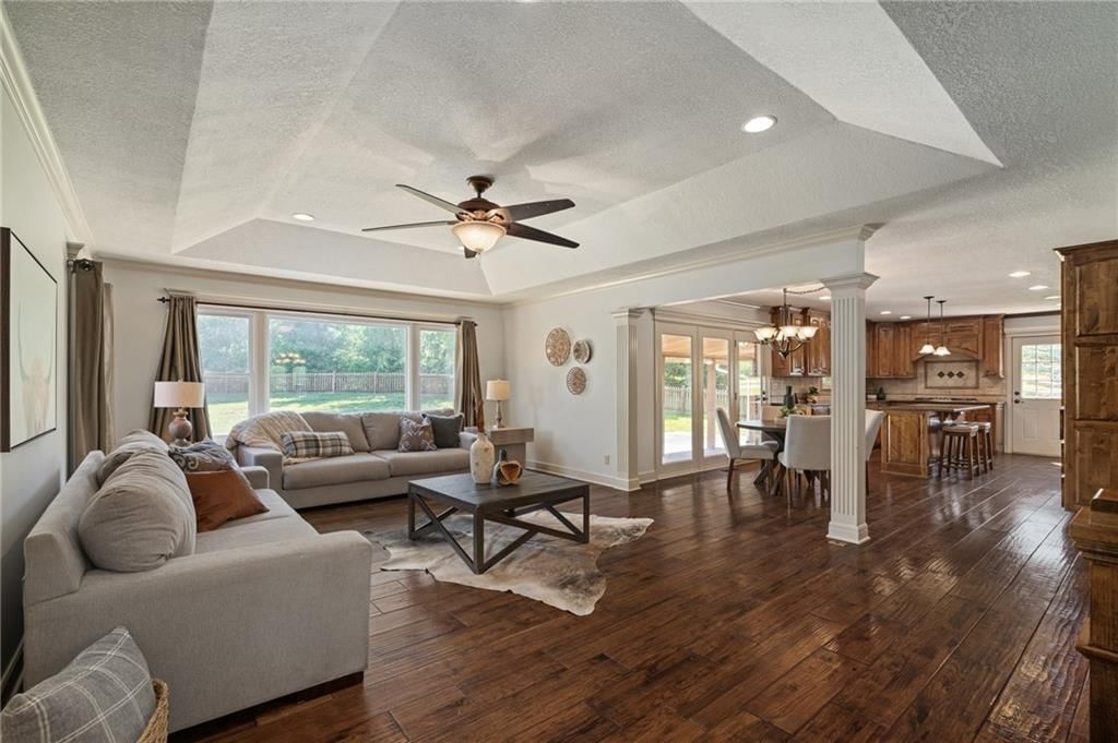 9015 Craig Drive — photo 3