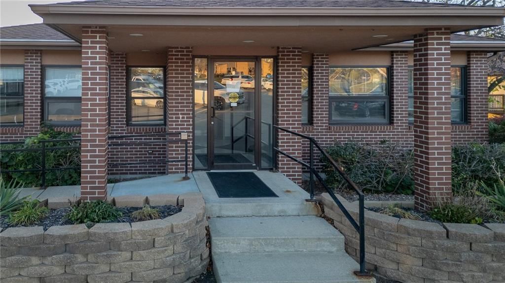 1006 N Jesse James Road — photo 3