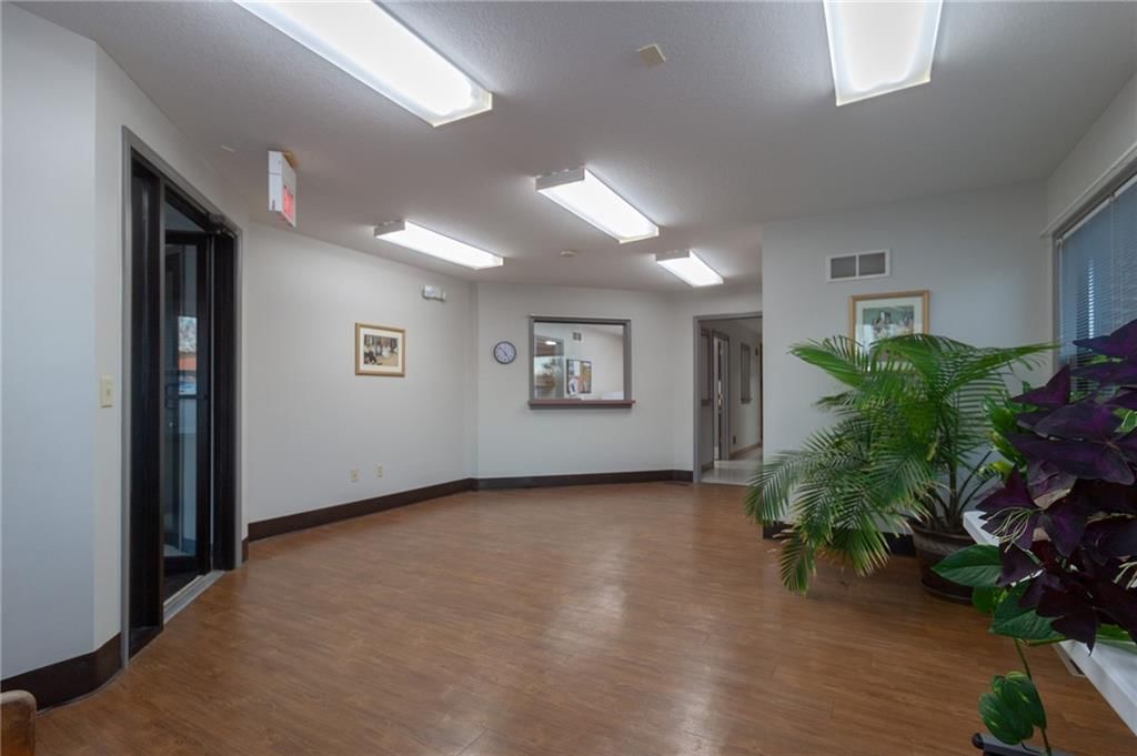 1006 N Jesse James Road — photo 8