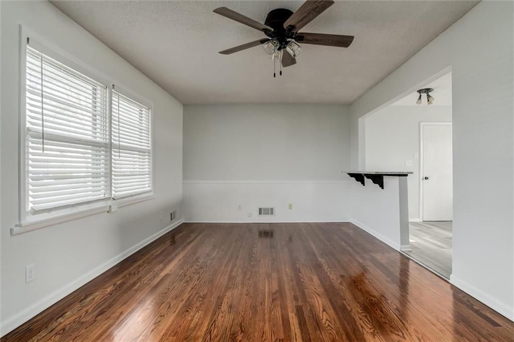 13111 Winchester Avenue — photo 8