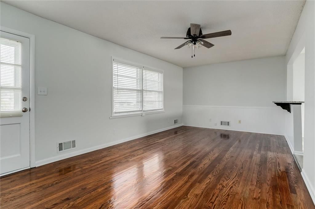 13111 Winchester Avenue — photo 9