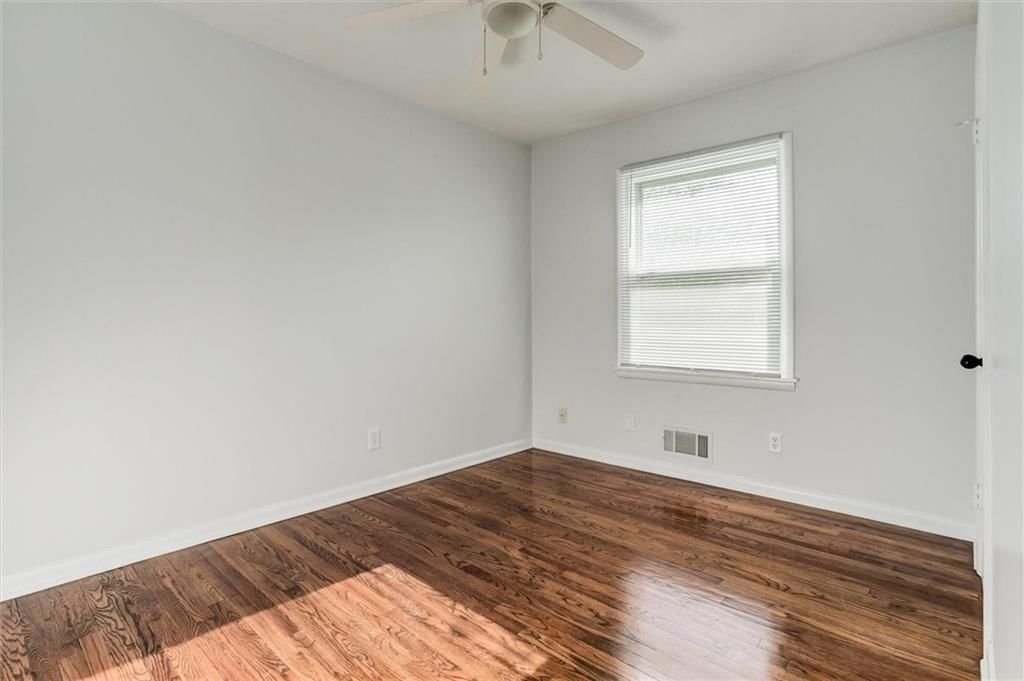13111 Winchester Avenue — photo 17