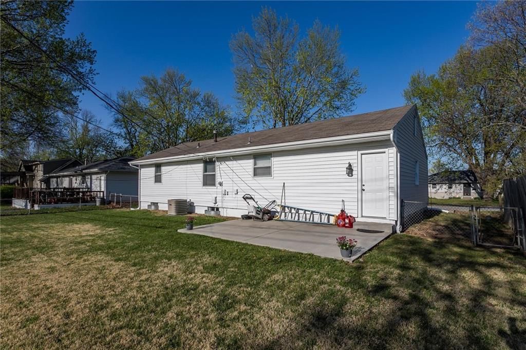 13111 Winchester Avenue — photo 33