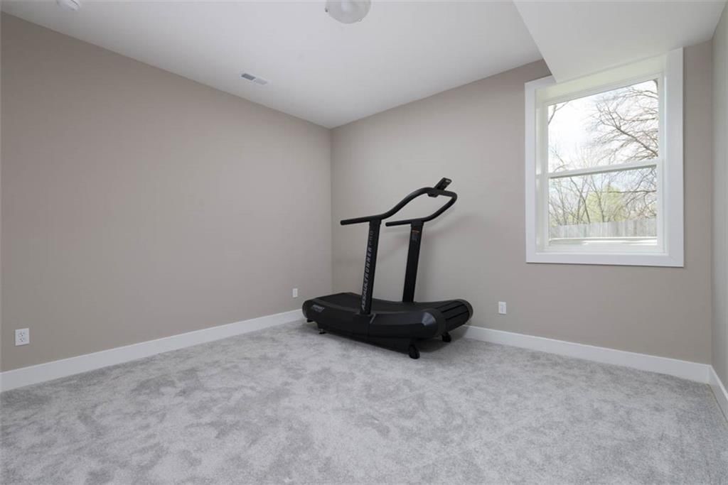 7430 N Lamar Drive — photo 35