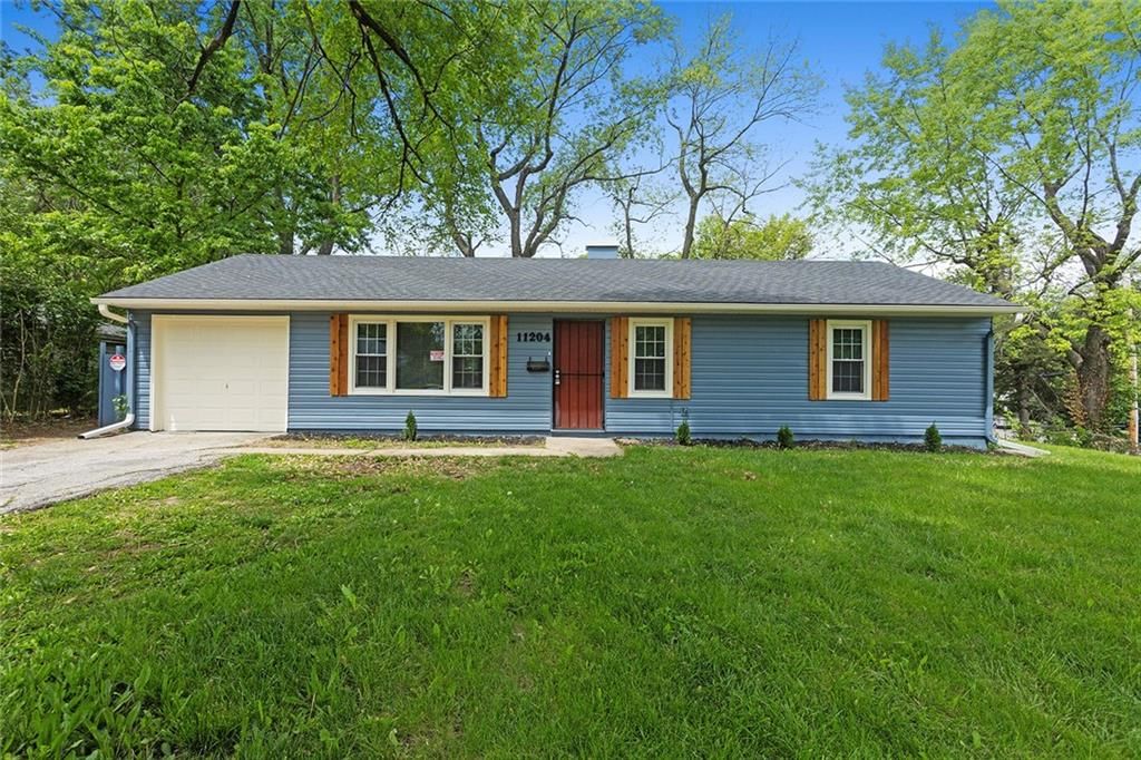 11204 DONNELLY Avenue — photo 1