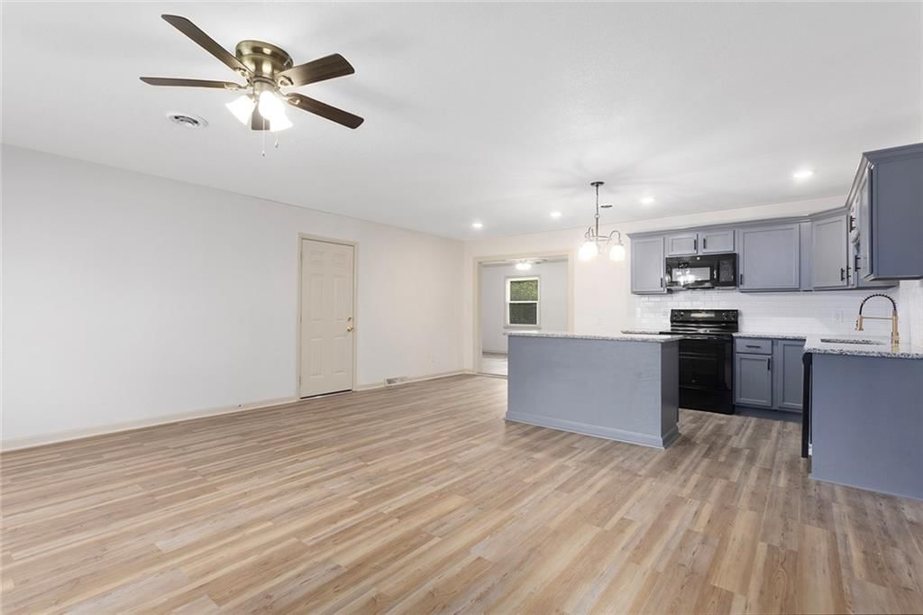 11204 DONNELLY Avenue — photo 3