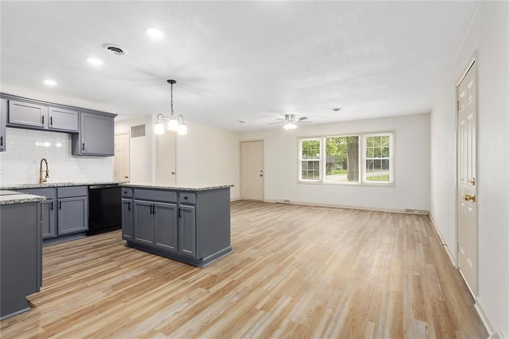 11204 DONNELLY Avenue — photo 7