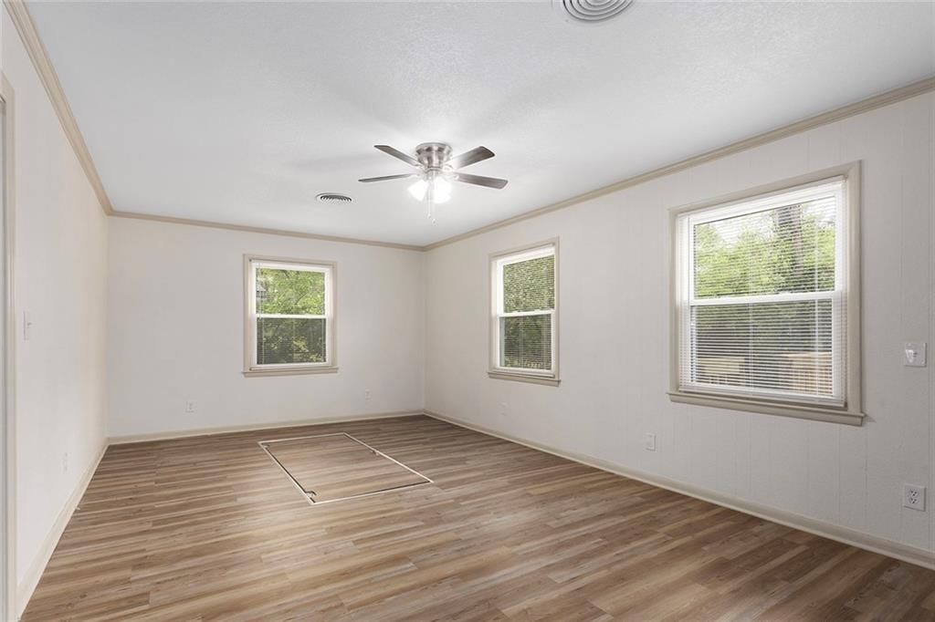 11204 DONNELLY Avenue — photo 9