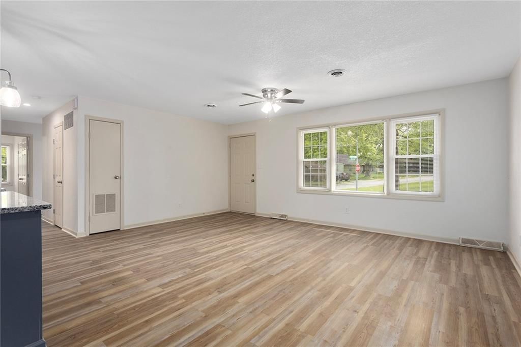 11204 DONNELLY Avenue — photo 14