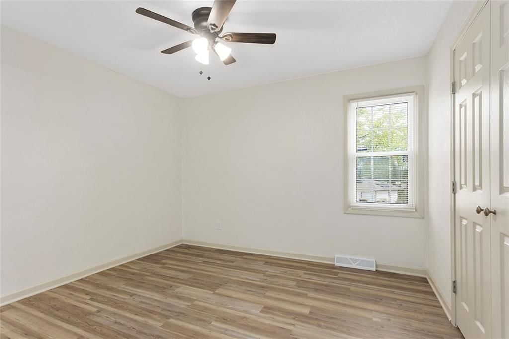 11204 DONNELLY Avenue — photo 17