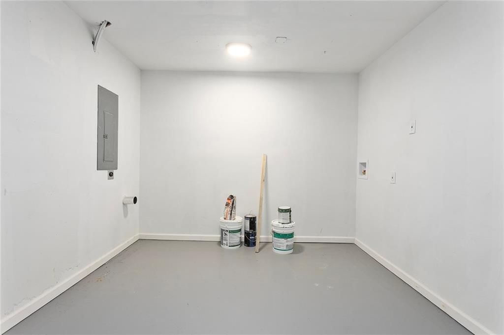 11204 DONNELLY Avenue — photo 24