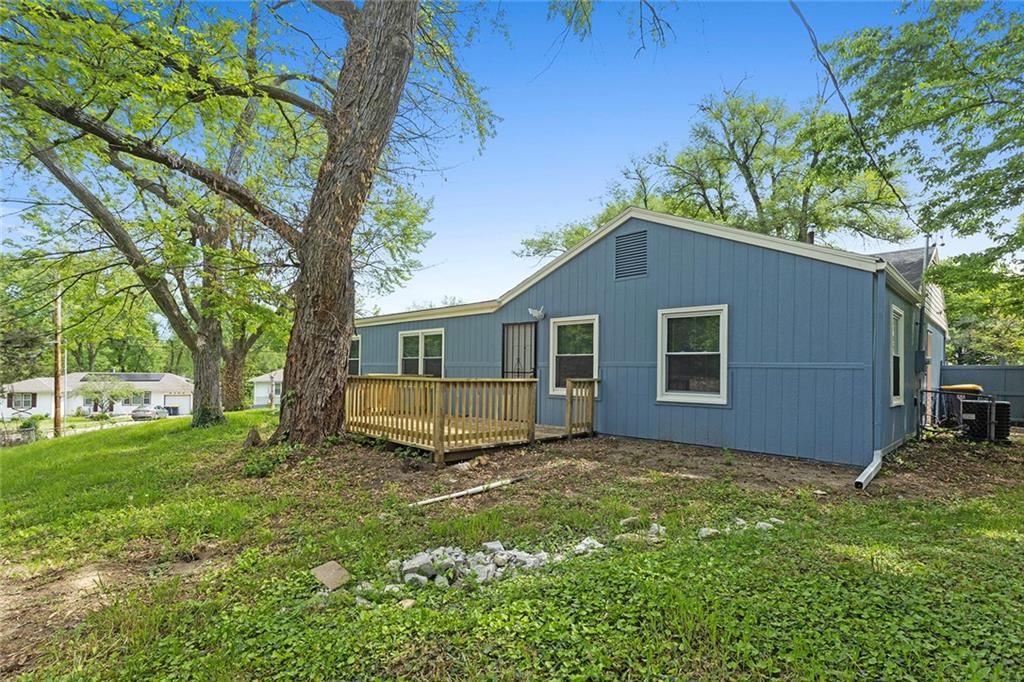 11204 DONNELLY Avenue — photo 26