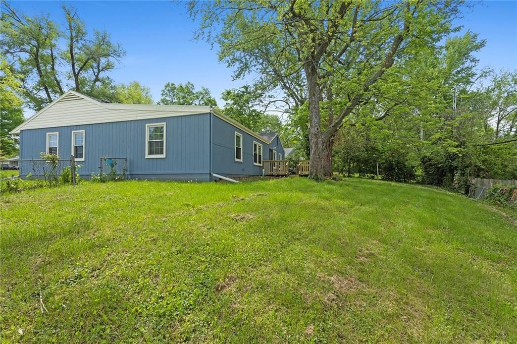 11204 DONNELLY Avenue — photo 28