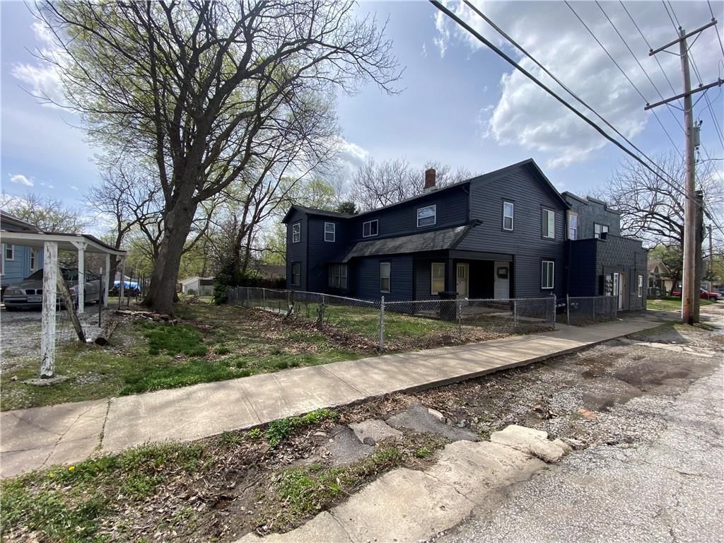 Photo 2 of 12 - 805 W South Avenue