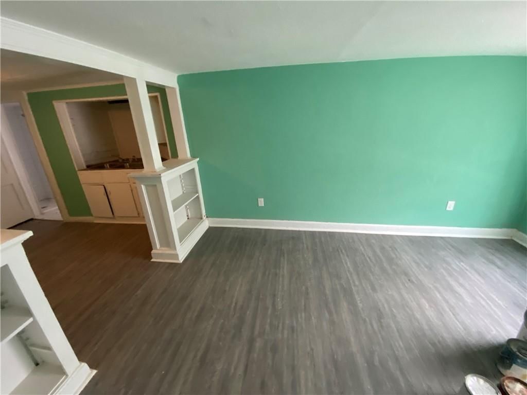 Photo 3 of 12 - 805 W South Avenue
