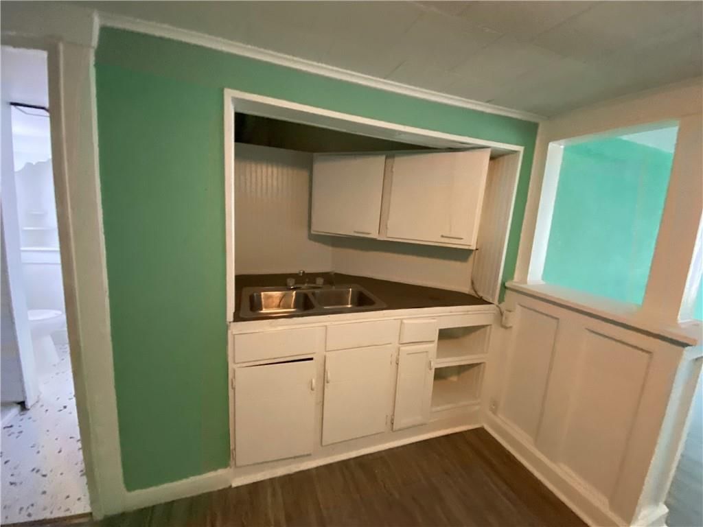 Photo 4 of 12 - 805 W South Avenue