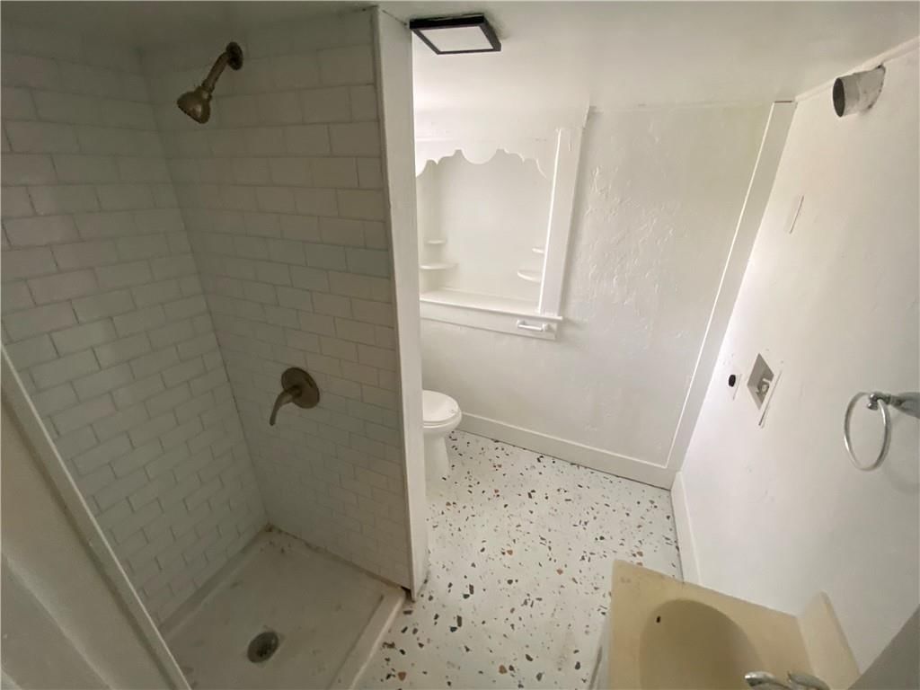 Photo 6 of 12 - 805 W South Avenue