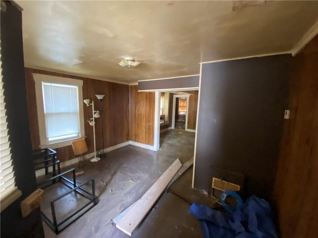 Photo 7 of 12 - 805 W South Avenue