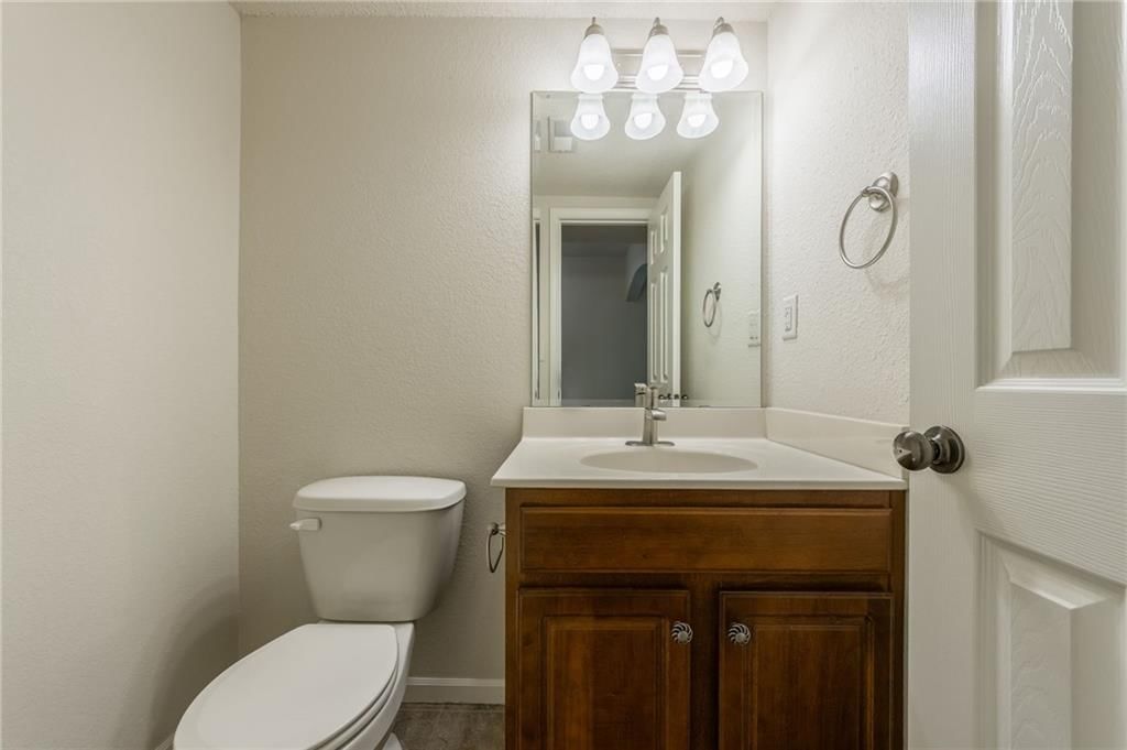 5512 NW Downing Street — photo 3