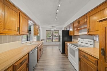 11930 Charlotte Street — photo 8