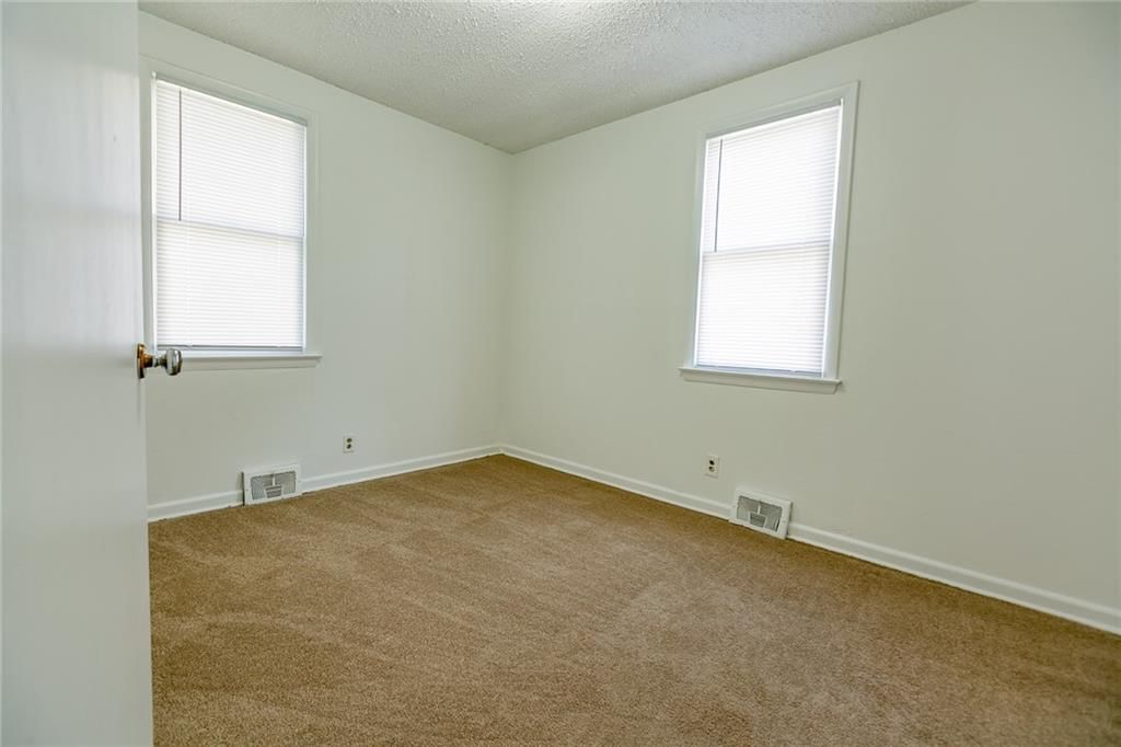 6936 Kensington Avenue — photo 11