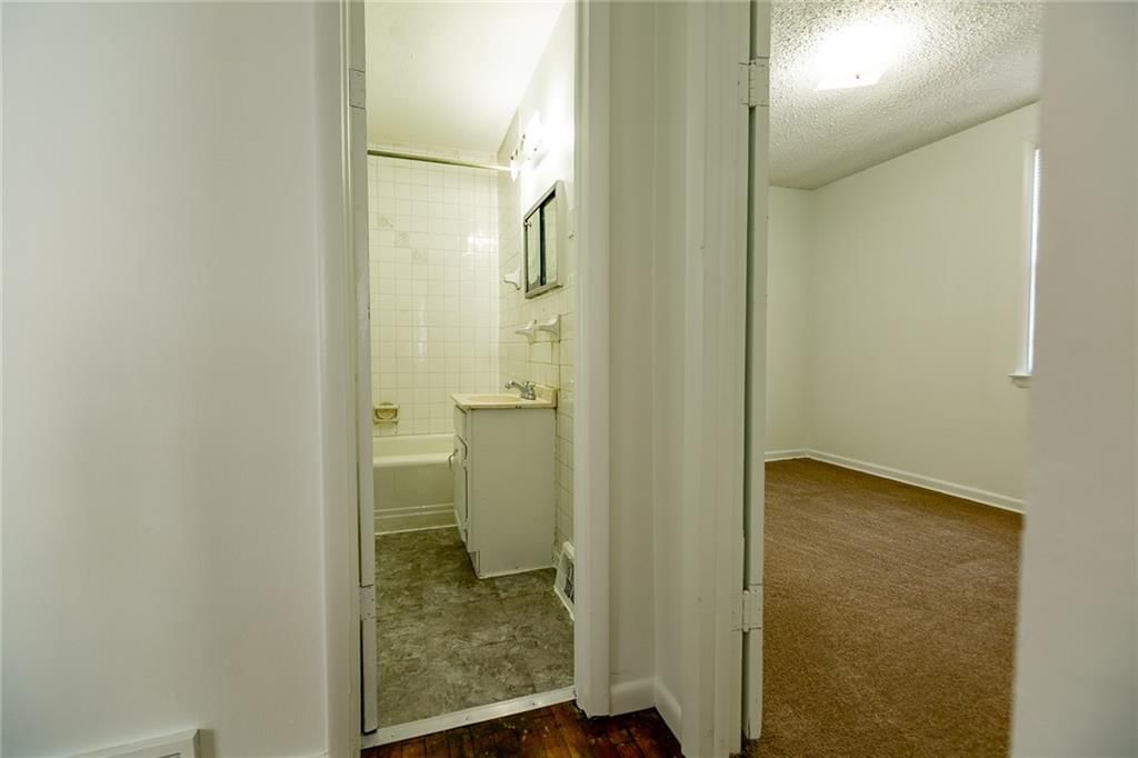 6936 Kensington Avenue — photo 12