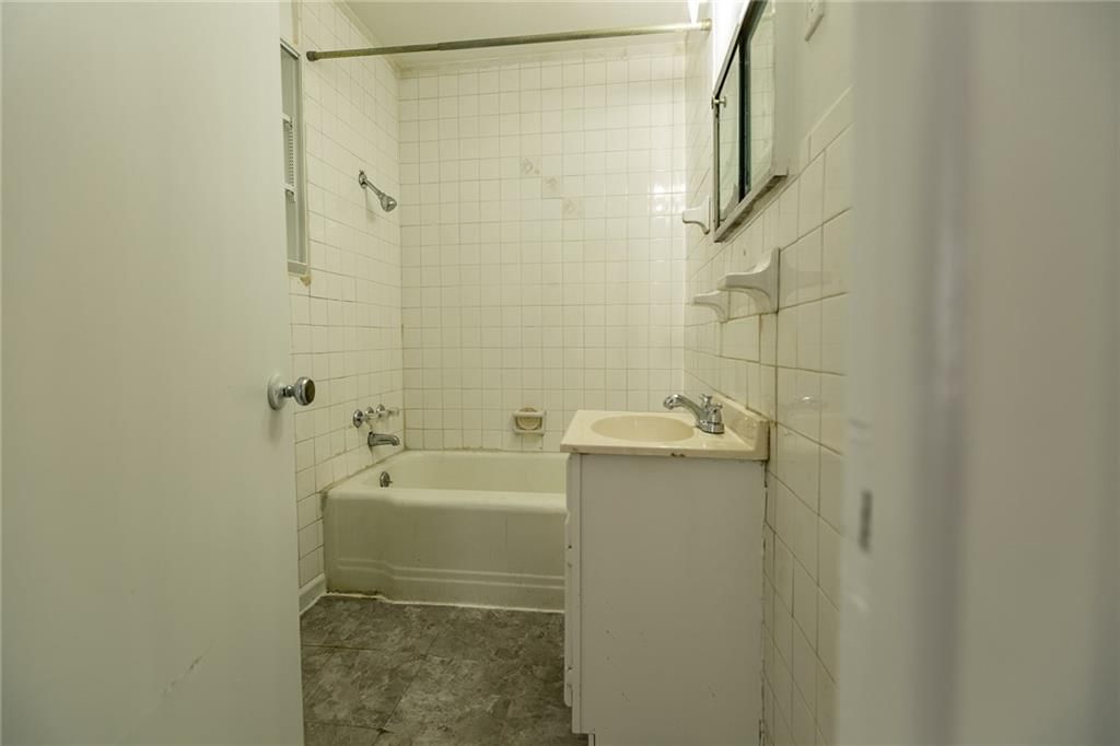 6936 Kensington Avenue — photo 13