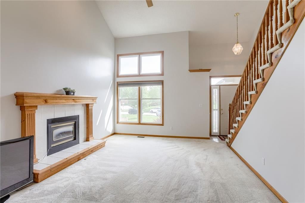 240 NE Victoria Place — photo 4