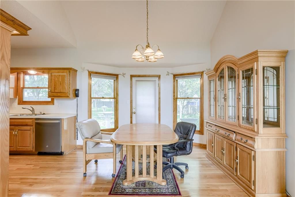 240 NE Victoria Place — photo 6