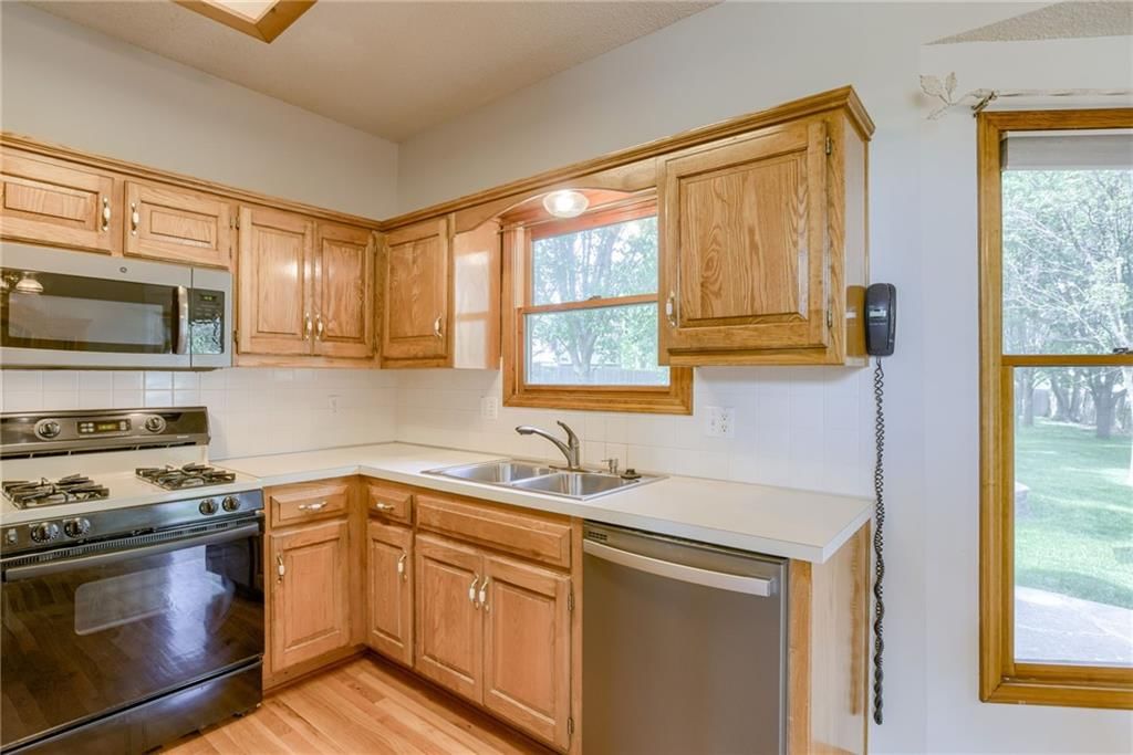 240 NE Victoria Place — photo 7