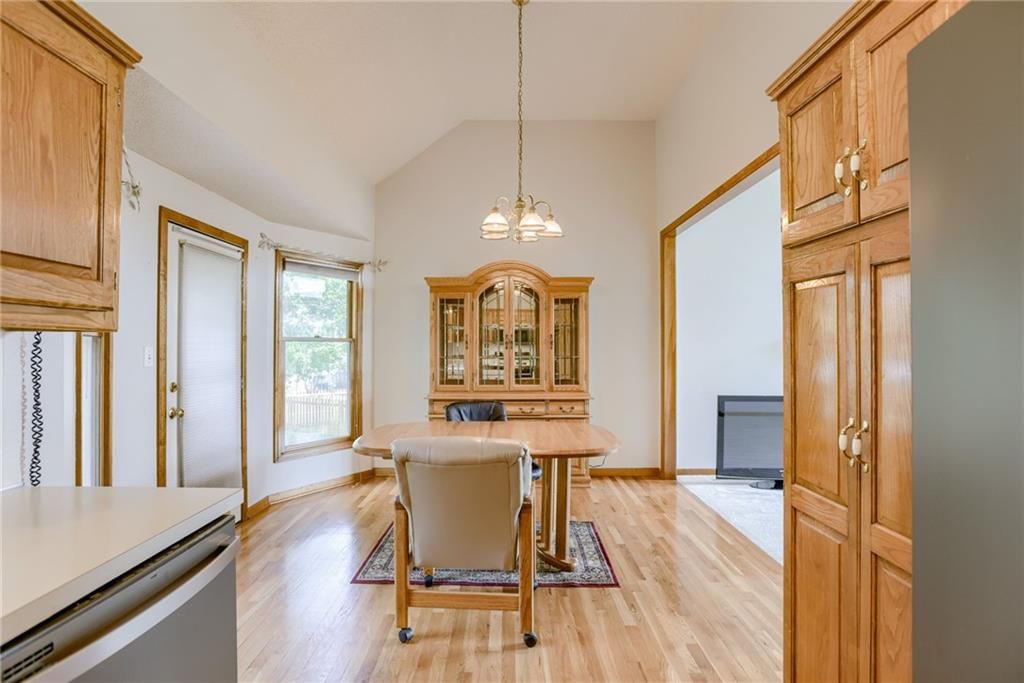 240 NE Victoria Place — photo 9