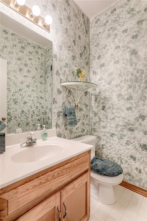 240 NE Victoria Place — photo 10