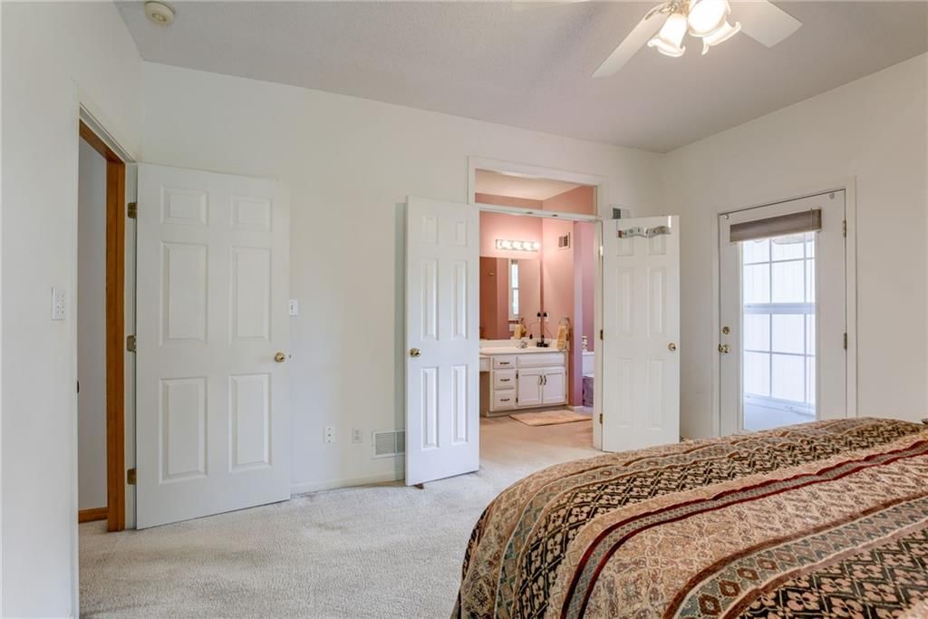 240 NE Victoria Place — photo 11