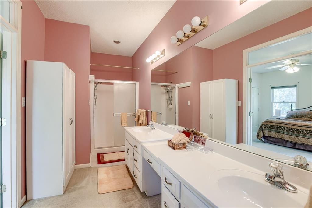240 NE Victoria Place — photo 13