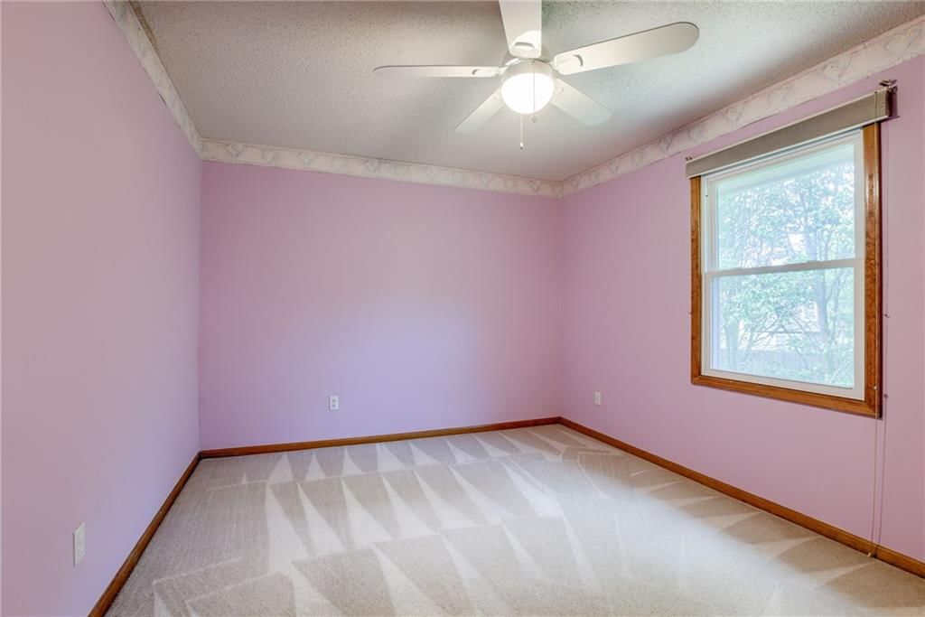240 NE Victoria Place — photo 16