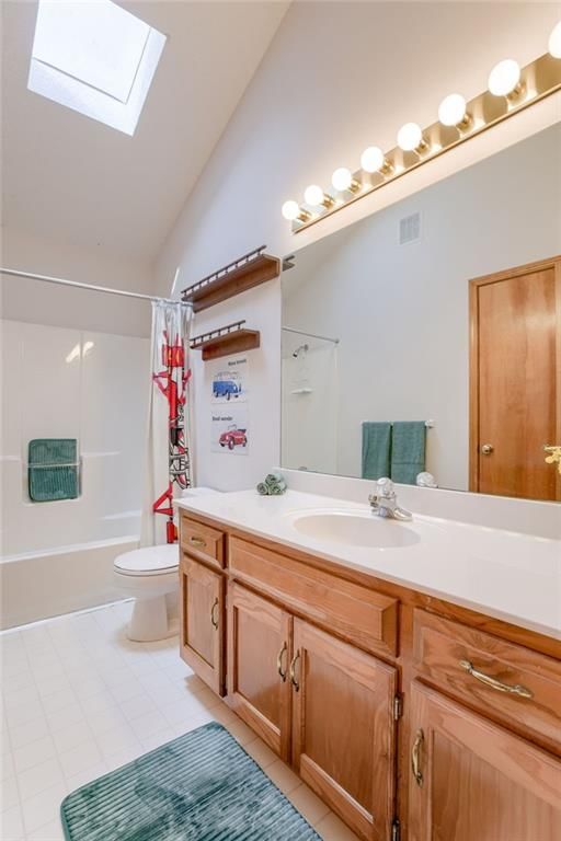 240 NE Victoria Place — photo 17