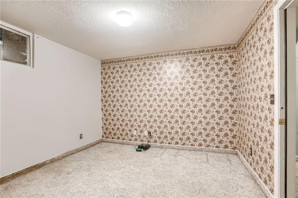 240 NE Victoria Place — photo 22