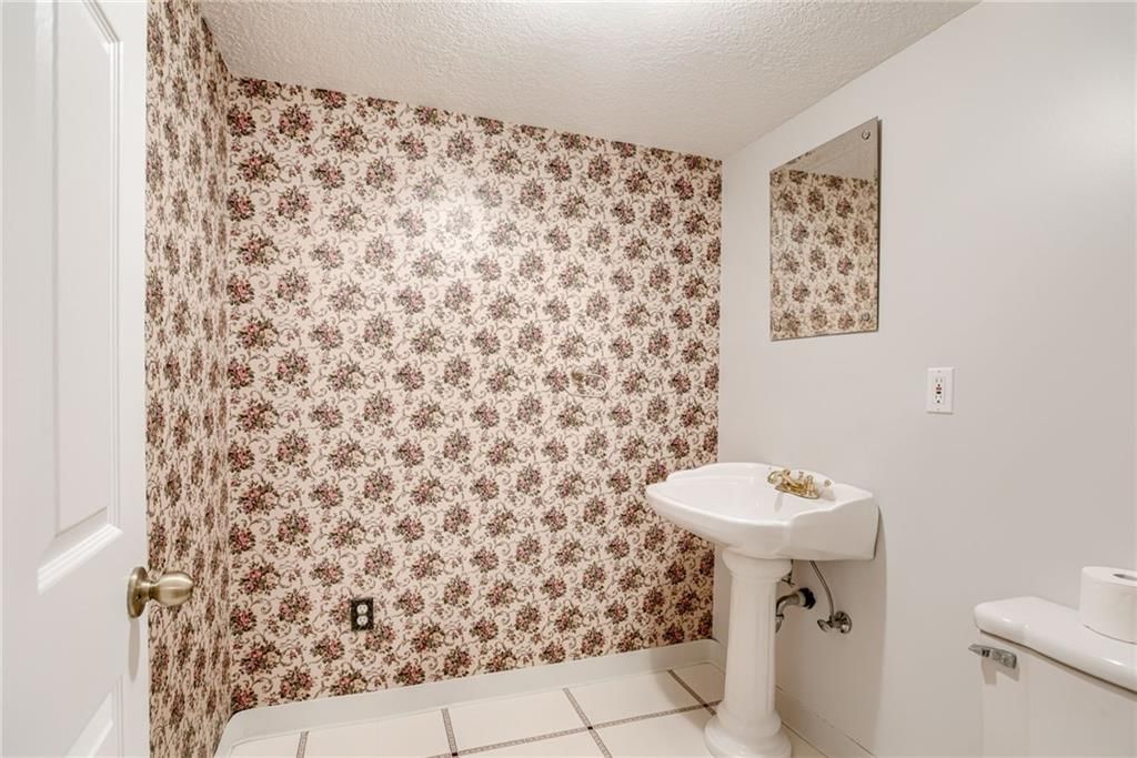 240 NE Victoria Place — photo 23